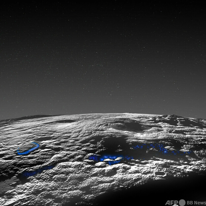  冥王星に「巨大な氷火山群」 探査機からの画像分析