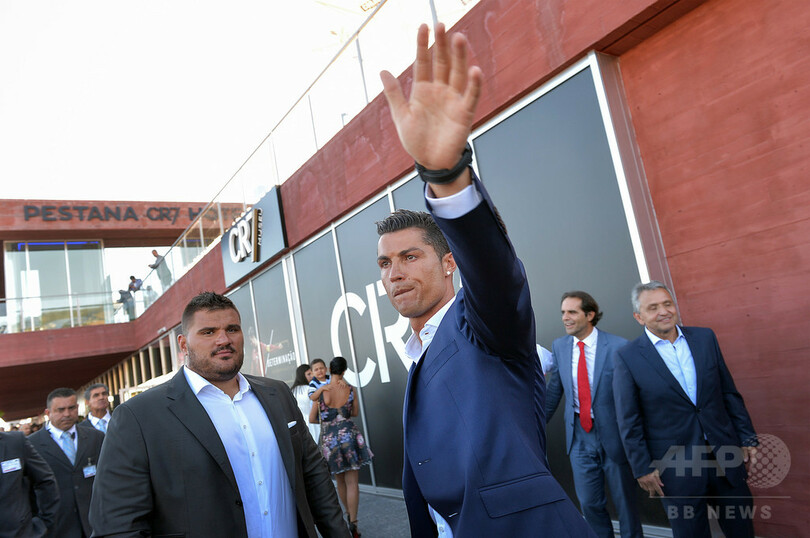 ロナウドがホテル「CR7」を正式オープン、自身の名前も地元の空港名に