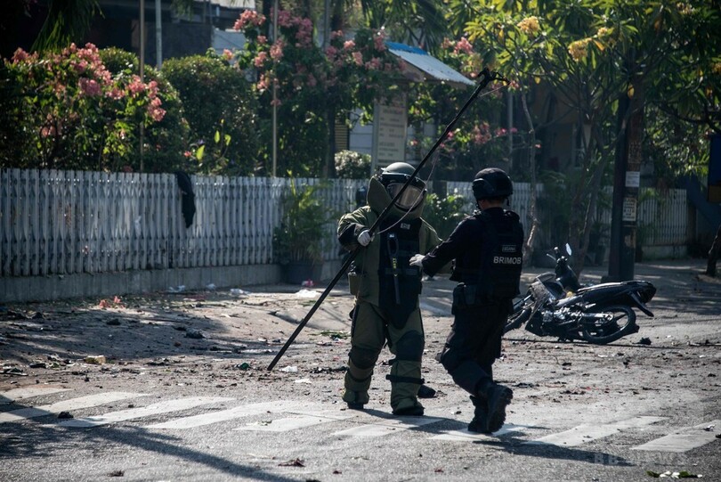 3か所のキリスト教会に爆弾攻撃、11人死亡 41人負傷 インドネシア