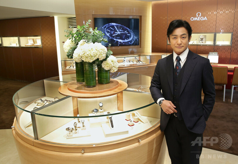 「オメガブティック心斎橋」リニューアル、片岡愛之助がテープカット