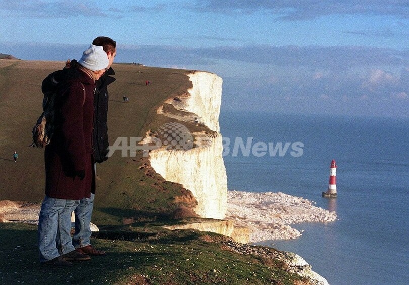 英で日本人女性と夫が飛び降り自殺、リュックサックに息子の遺体 写真1枚 国際ニュース：afpbb News