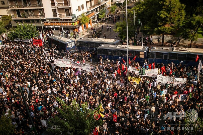 ギリシャ歌手刺殺、関与のネオナチ政党は「犯罪組織」との判断 