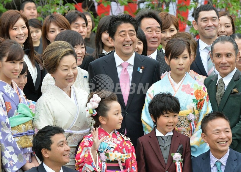 都内で安倍首相主催の「桜を見る会」