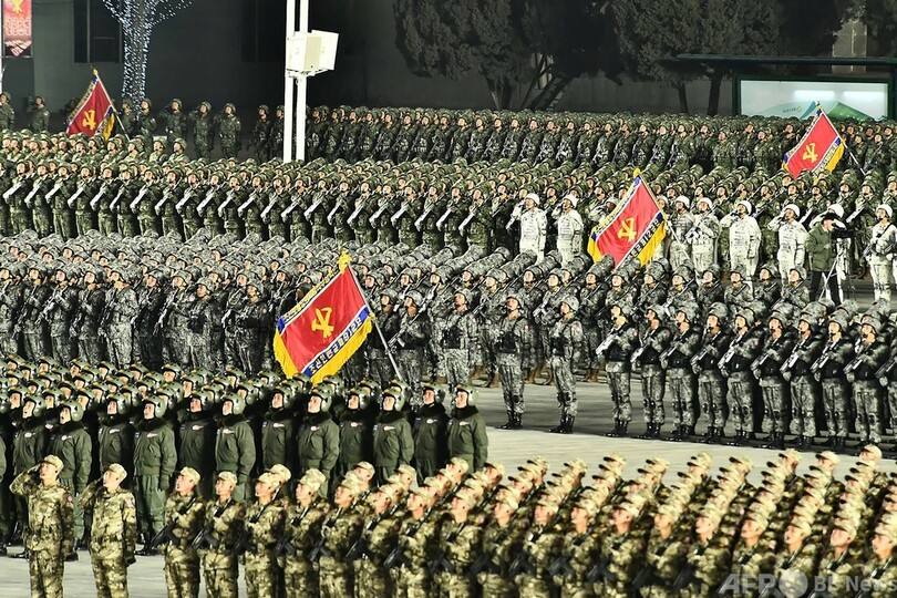 北朝鮮が軍事パレード、潜水艦発射弾道ミサイル公開 KCNA
