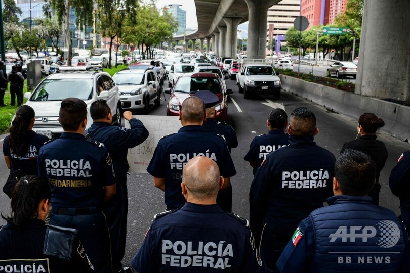 国家警備隊と連邦警察の統合案に大勢の警官が抗議、メキシコ