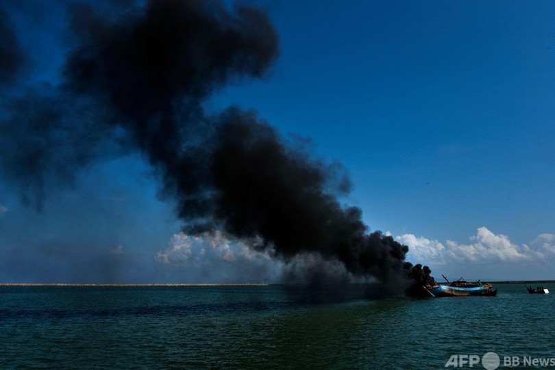 インドネシア、違法外国漁船を焼却処分