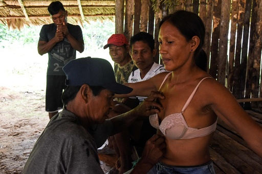 アマゾン先住民の村、若者の自殺相次ぐ コロンビア 写真10枚