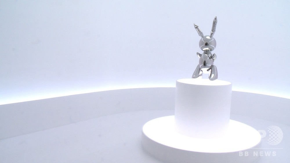 動画：J・クーンズ氏の彫刻「ラビット」 100億円で落札、存命芸術家 