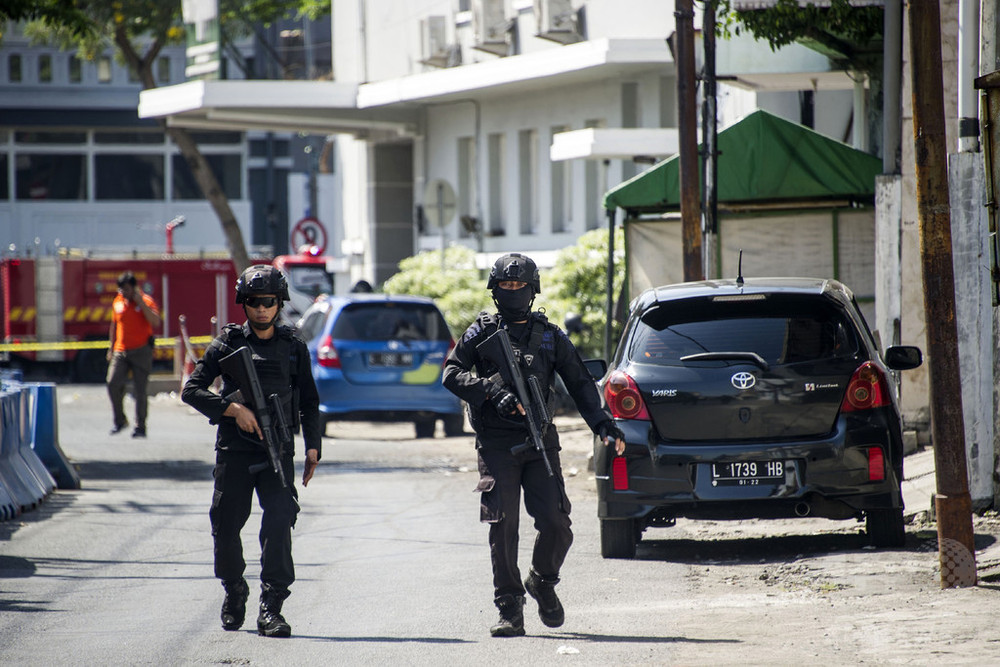 インドネシア警察署襲撃 Isが犯行主張 殉教作戦を遂行 写真1枚 国際ニュース Afpbb News