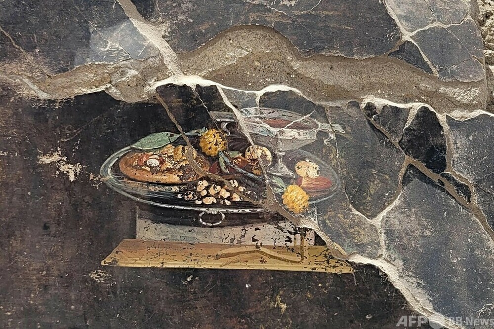 伊ポンペイの壁画に「ピザの祖先」？ でもチーズはなし 写真6枚 国際