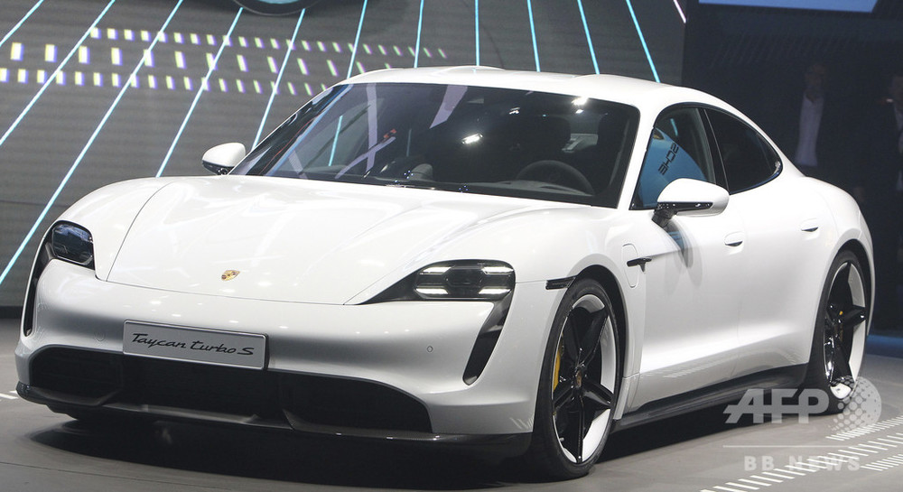 ポルシェ、25年までに生産台数50％超を電気自動車に テスラに対抗 写真