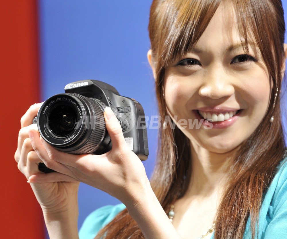 キヤノン、フルHD動画対応の入門一眼レフ「EOS Kiss X3」を発表 写真2