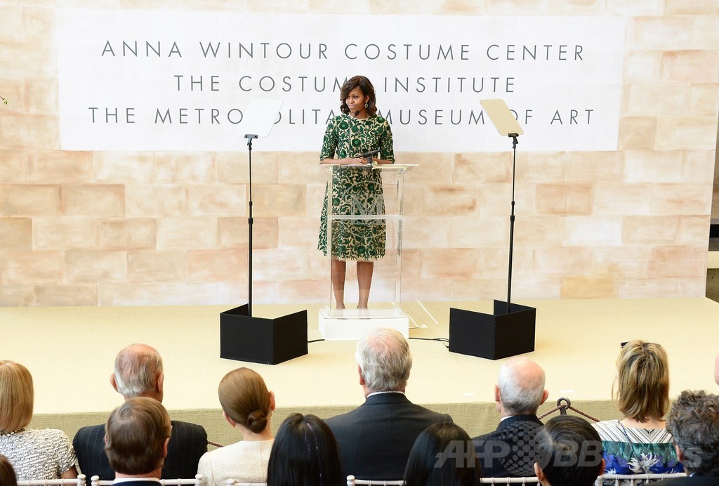 オバマ夫人がテープカット、アナ・ウィンター・コスチューム・センター開館式