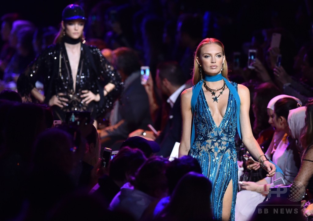 「エリー・サーブ」17年春夏