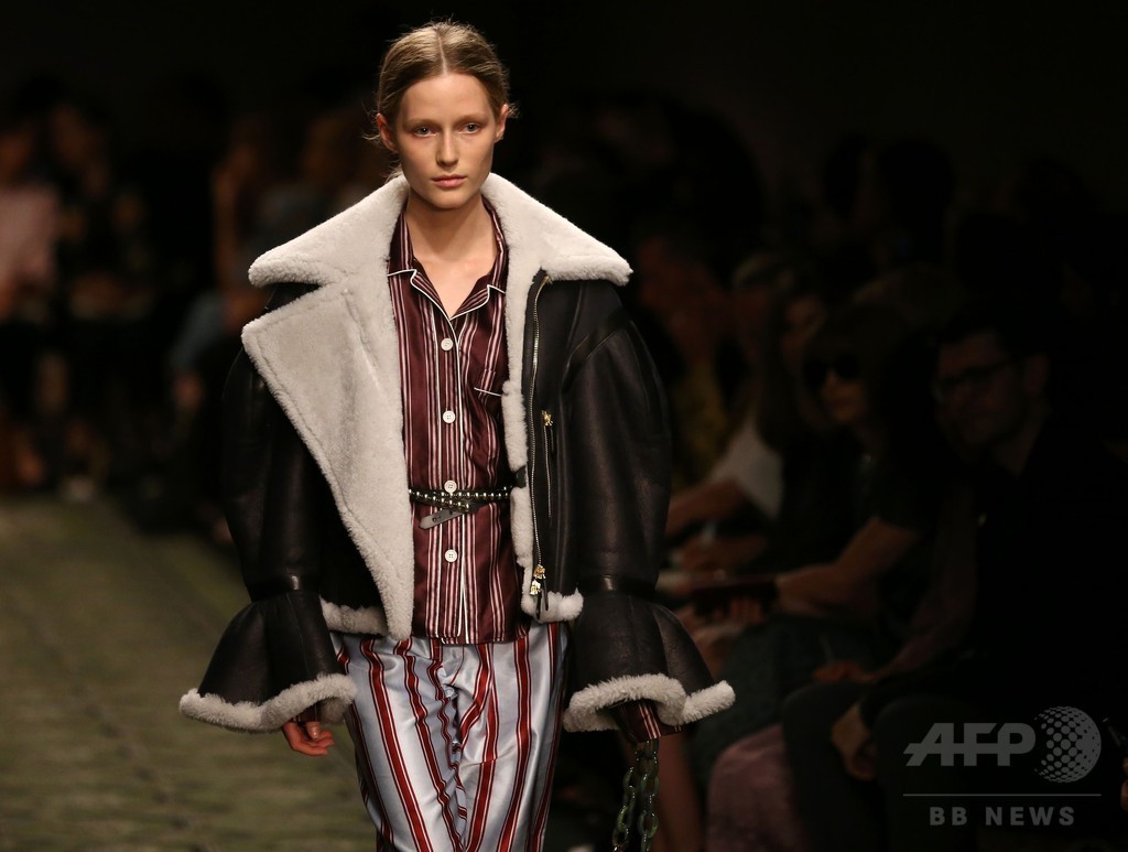 「バーバリー」16年セプテンバー・コレクション