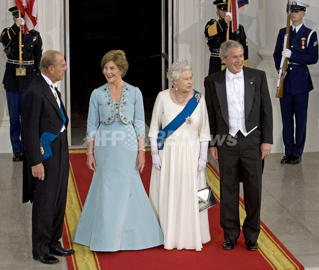英女王歓迎式典、ブッシュ大統領の失言も - 米国 写真5枚 ファッション ニュースならMODE PRESS powered by AFPBB News