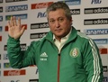 サッカーメキシコ代表の新監督に就任し、記者会見に臨んだビクトル・ブセティッチ（Victor Vucetich）氏（2012年9月12日撮影）。(c)AFP/OMAR TORRES
