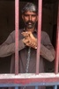 HIV陽性の妻を殺害したとして逮捕された男。パキスタン南部シンド州シカルプルで。シンド州警察提供（2019年5月29日公開）。(c)AFP PHOTO / SINDH POLICE DEPARTMENT