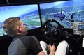 オランダ・ラームスドンクヴェールのPAL-V社本社で、空飛ぶ車「PAL-V」のシミュレーターを操作する同社のエンジニア（2017年5月30日撮影）。(c)AFP/EMMANUEL DUNAND