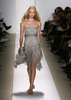 2007年9月7日、米ニューヨーク市内で開かれたジェイ メンデル（J Mendel）の08年春夏コレクションに登場したモデルのターニャ・ディアヒリヴァ（Tanya Dziahileva）。(c)AFP/Getty Images Fernanda Calfat