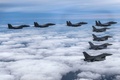韓国上空で訓練に臨む、同国空軍のF15K戦闘機と米空軍のF16戦闘機。韓国国防省提供（2022年10月4日撮影）。(c)AFP PHOTO / South Korean Defence Ministry