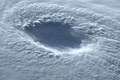 宇宙から見た台風14号（アジア名：ナンマドル）の目（2022年9月18日提供）。(c)AFP PHOTO / Bob Hines / NASA