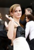 南仏カンヌ（Cannes）で開催中の第66回カンヌ国際映画祭（Cannes Film Festival）で16日、「ある視点」部門に出品されたソフィア・コッポラ（Sofia Coppola）監督作『The Bling Ring』の公式上映が行われた。同作は、2009年、ロサンゼルス（Los Angeles）で10代の若者たちがオーランド・ブルーム（Orlando Bloom）やリンジー・ローハン（Lindsay Lohan）らセレブの自宅を狙って空き巣に入った一連の事件をベースにしている。犯人の1人を演じた英女優エマ・ワトソン（Emma Watson）は「ハリー・ポッター（Harry Potter）」のハーマイオニー（Hermione）役として有名だが、本作で今どきの若者を演じるため、カーダシアン一家やパリス・ヒルトン（Paris Hilton）らが出演するリアリティー番組を何時間も見たという。写真は、レッドカーペットに登場したワトソン2013年5月16日撮影）。(c)AFP/VALERY HACHE