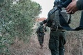 レバノン南部のイスラエル国境付近で活動するイスラエル兵。イスラエル軍提供（2024年10月8日公開）。(c)AFP PHOTO / Handout / Israeli Army