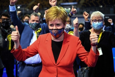 スコットランド議会選、独立派与党過半数届かず 英首相「一致団結を」