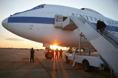 「空飛ぶ司令部」 米軍のE4B、竜巻で2機損傷