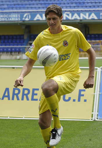 ビジャレアル エジミウソンの入団発表