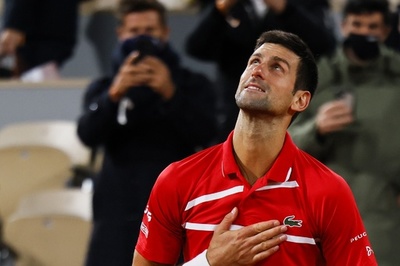 ナダルに完敗のジョコビッチ、「ピラミッドパワー」求めボスニア訪問