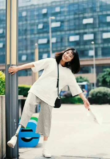四川大地震の生存者「鋼脚少女」、四川省人民代表大会の代表に 中国
