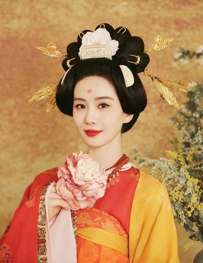 中国で漢服愛好者が激増 メーキャップアーティストが人手不足