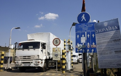 ロシアの人道支援トラック、ウクライナを出てロシアに戻り始める