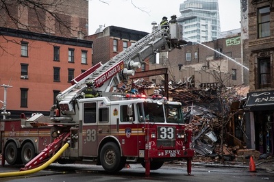 NYビル爆発、現場で2人の遺体発見