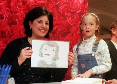 あのモニカ・ルインスキーさんのネグリジェがネットオークションに