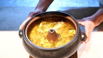 元気を補う汽鍋鶏、雲南省中部の名物料理