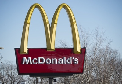 「ベーコン入れ忘れ」で激怒？マクドナルドに発砲の女に禁錮刑