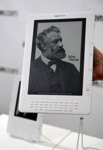 アマゾン、新型「キンドル」2種発表 1万2千円の最廉価版も