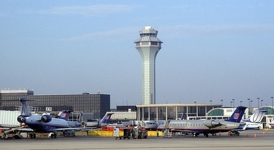 米国で航空システムトラブル、各空港で発着便に遅れ