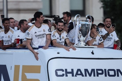 レアル・マドリードが優勝パレード 欧州CL15度目の制覇