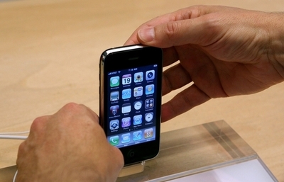 続出するiPhoneスクリーン破裂事故、アップルはバッテリー過熱が原因ではないと主張