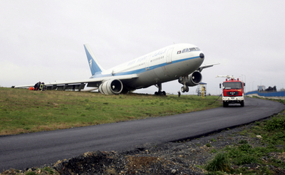 アフガニスタン航空のエアバス300、着陸後滑走路外れる - トルコ