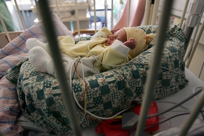 母親による新生児殺し、実態は公式統計の5倍か フランス