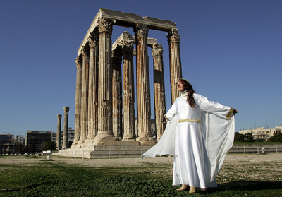 ギリシャ神を称える儀式が行われる - ギリシャ