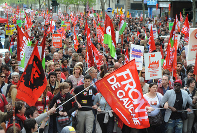 就任から1年、オランド大統領に抗議の大規模デモ パリ