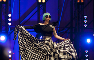 レディー・ガガ、これから2か月「ヴェルサーチしか着ない」