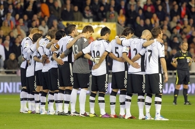 バレンシア選手、日本震災悼みカタカナ入りユニでプレー