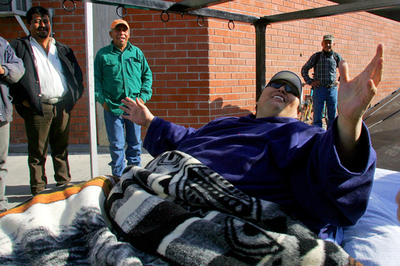 「世界一太った男」危機一髪、トラックで移動中に事故